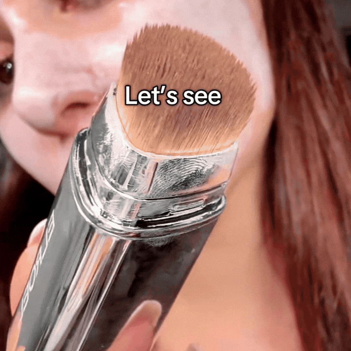Bellia's Magico Stick - Colour Changing 2-in-1 Foundation